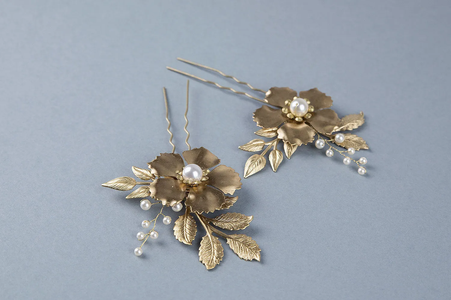 Gold floral hair pins - AGLAEA